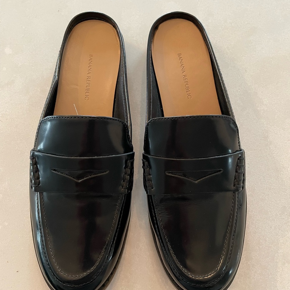 Banana Republic Women’s Black Loafers/ Slip On